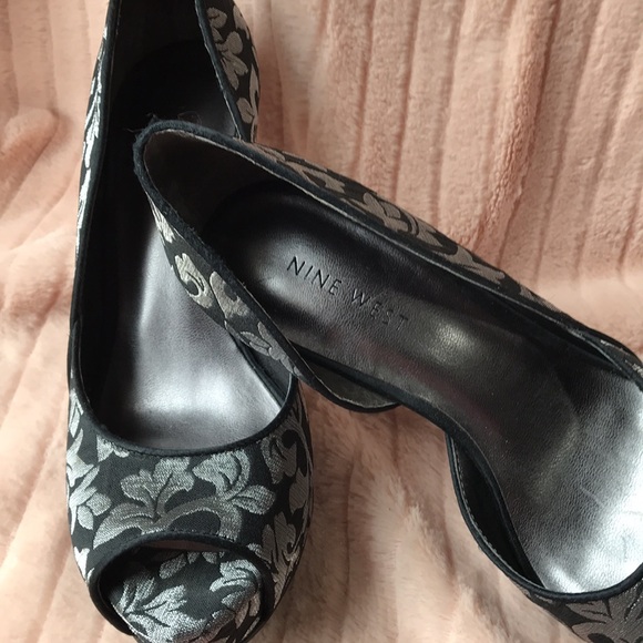 NINE WEST sz 6B - Picture 2 of 6